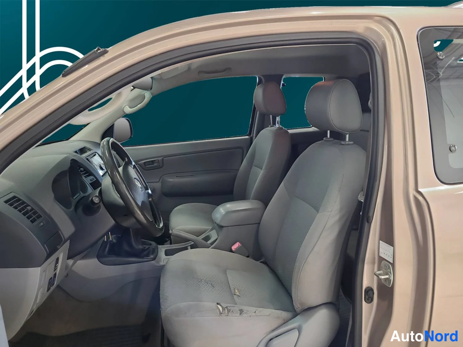 Beige Toyota Hilux 2010, kuva 19