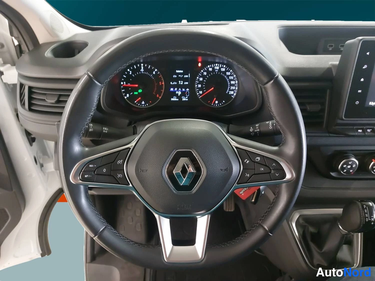 Valkoinen Renault Trafic 2024, kuva 12