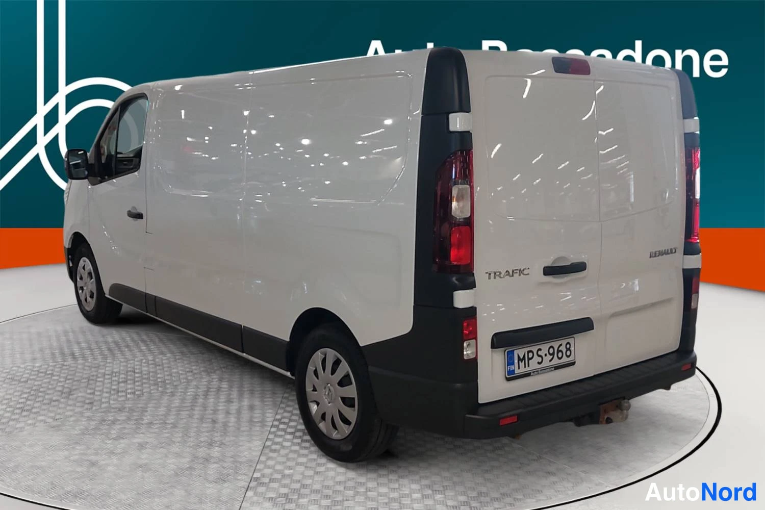Valkoinen Renault Trafic 2024, takaviisto, kuva 6