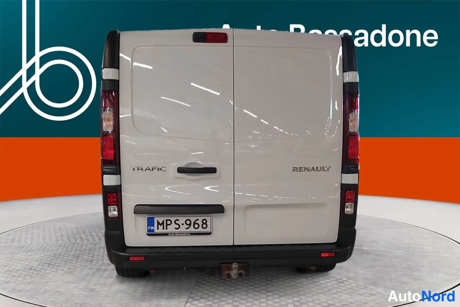 Valkoinen Renault Trafic 2024, takaa, kuva 8