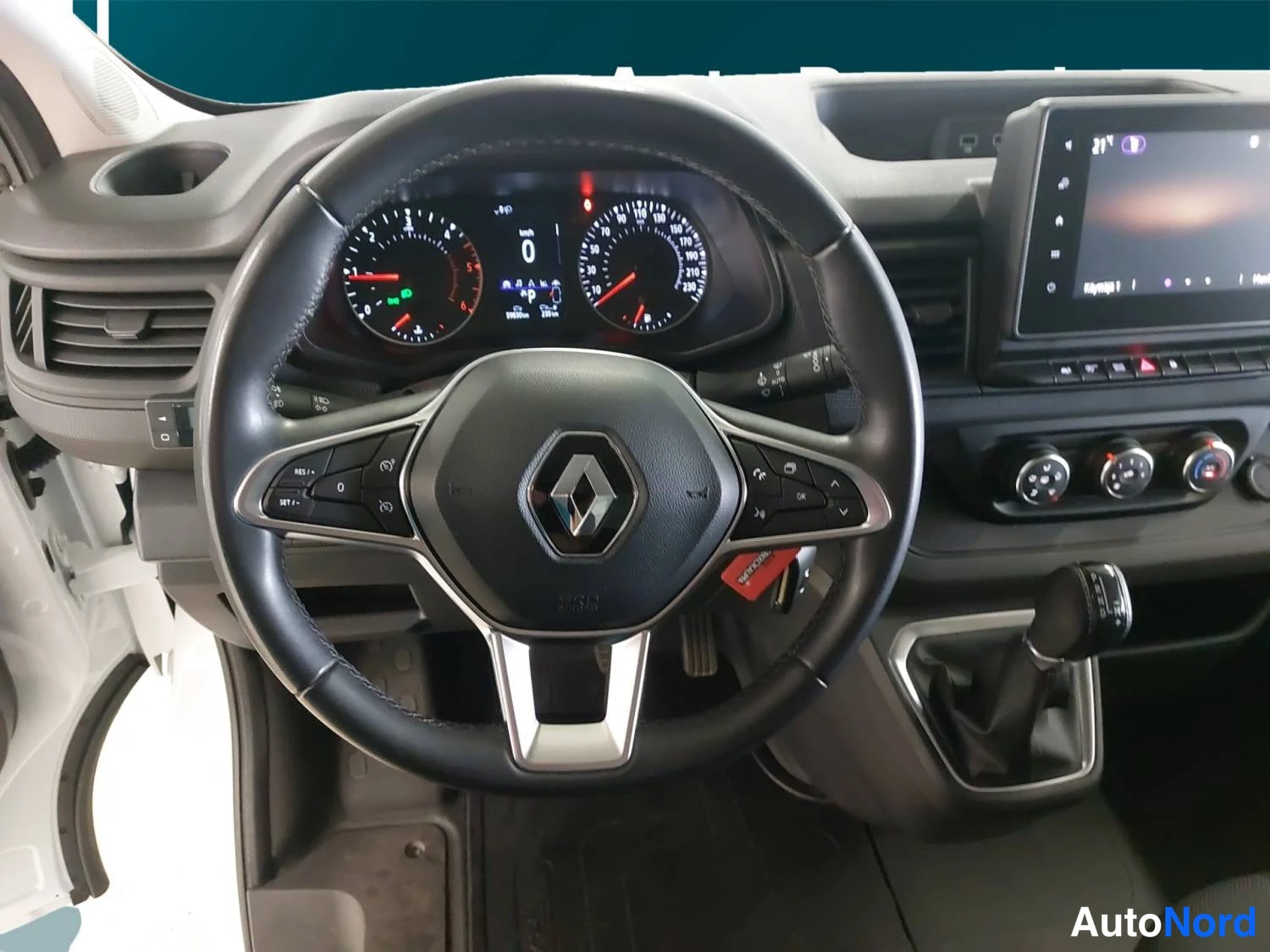 Valkoinen Renault Trafic 2024, kuva 10