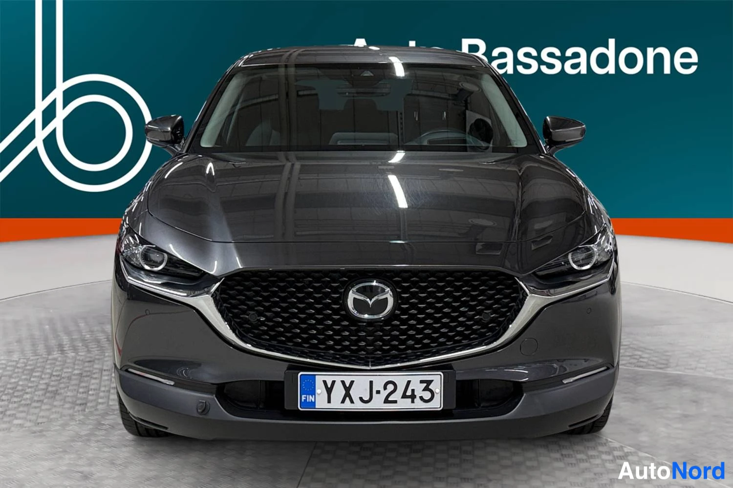 Harmaa Mazda Cx-30 2020, edestä, kuva 4