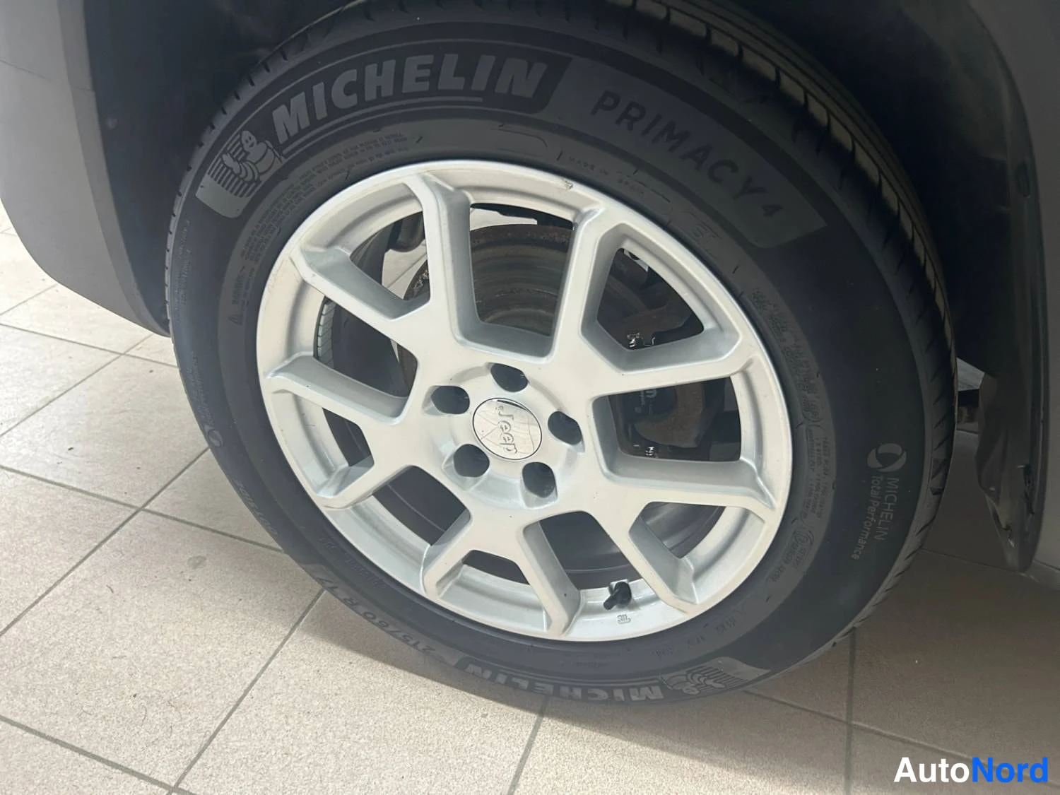 Valkoinen Jeep Renegade 2021, kuva 11
