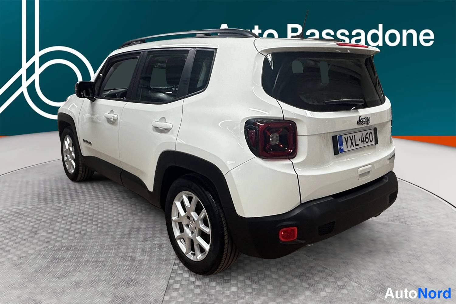 Valkoinen Jeep Renegade 2021, takaviisto, kuva 6
