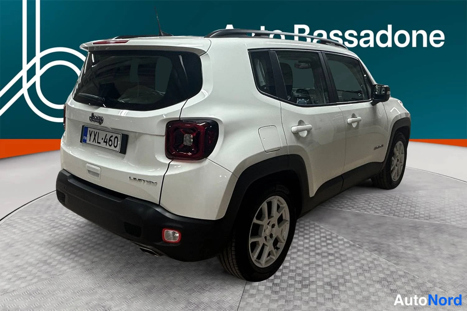 Valkoinen Jeep Renegade 2021, takaviisto, kuva 7