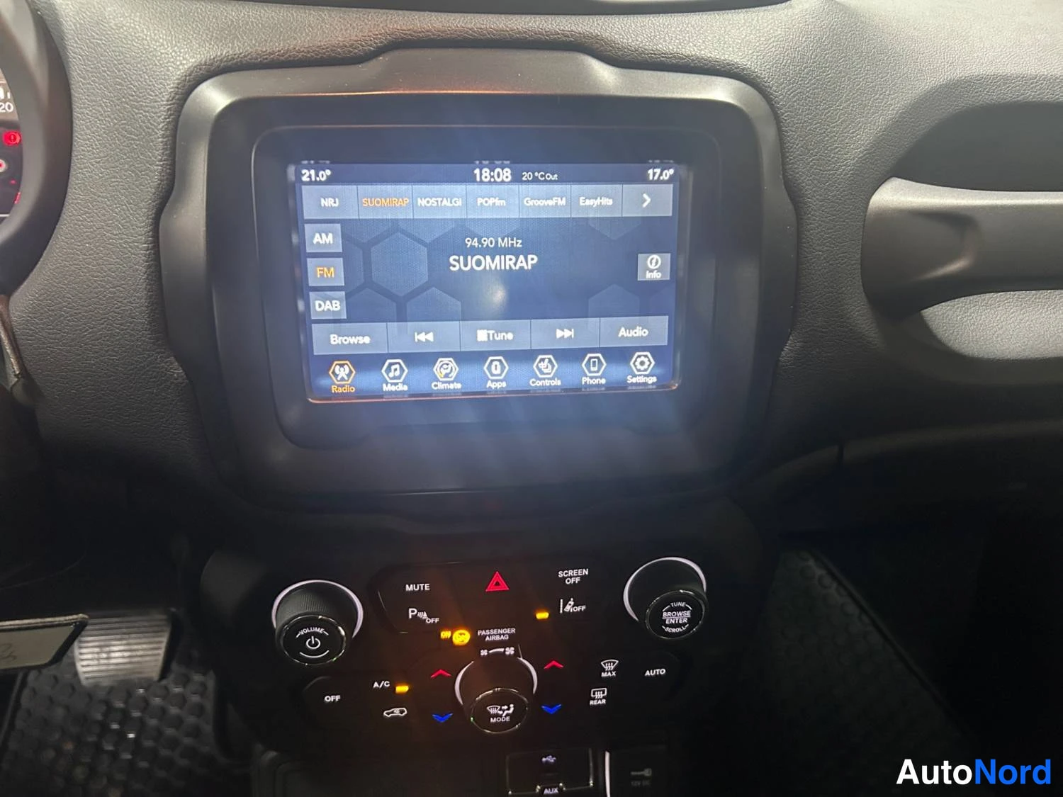 Valkoinen Jeep Renegade 2021, kuva 13