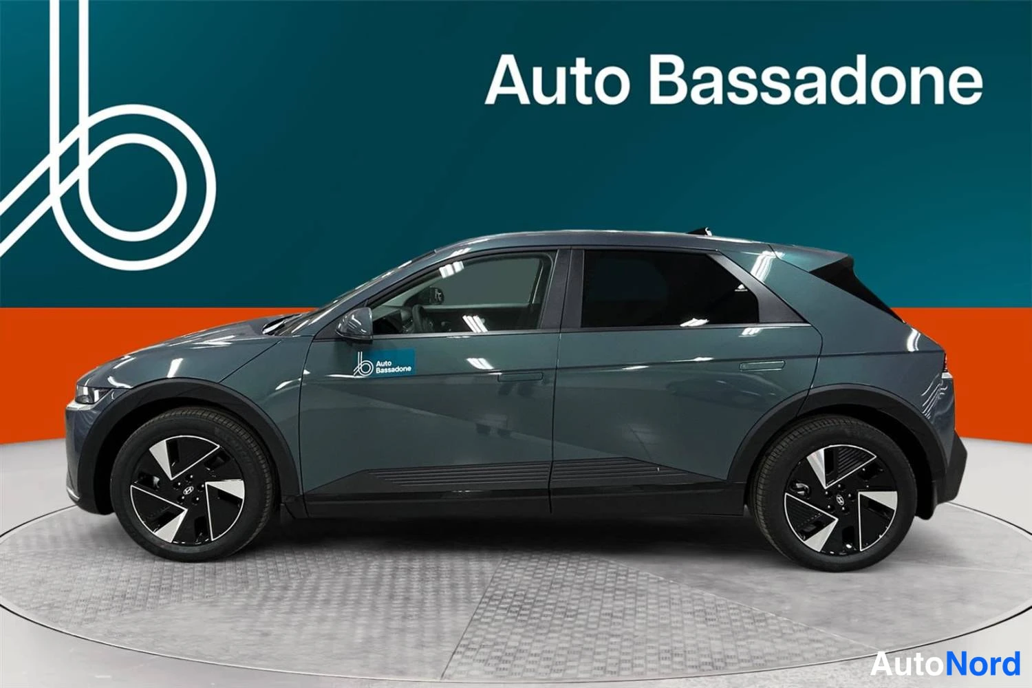 Sininen Hyundai Ioniq 5 2026, sivulta, kuva 4