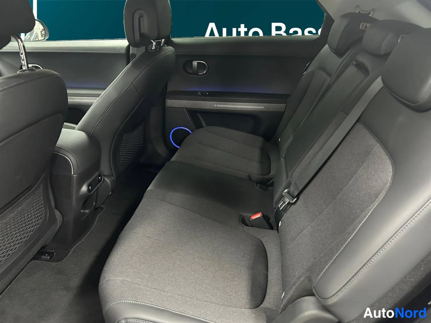 Sininen Hyundai Ioniq 5 2026, kuva 12