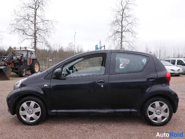 Musta Toyota AYGO 2006, sivulta, kuva 7