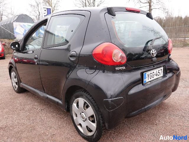 Musta Toyota AYGO 2006, takaviisto, kuva 14