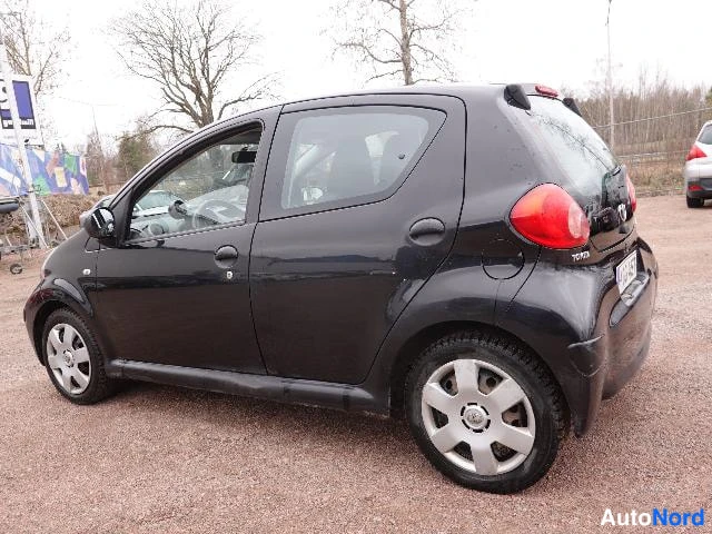 Musta Toyota AYGO 2006, takaviisto, kuva 15
