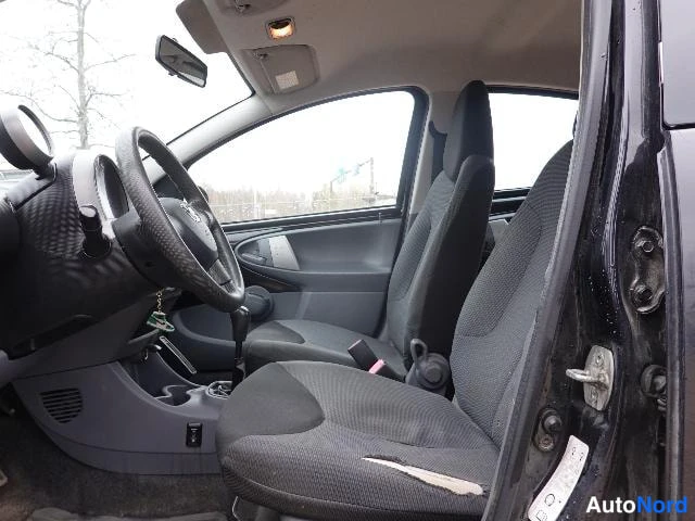 Musta Toyota AYGO 2006, etuistuimet, kuva 21