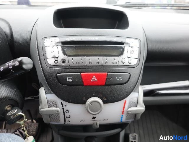 Musta Toyota AYGO 2006, yksityiskohta, kuva 24