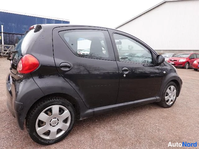 Musta Toyota AYGO 2006, takaviisto, kuva 12