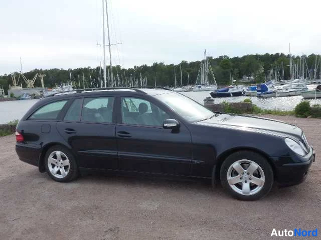 Blue Mercedes-Benz E 270 CDI 2003, front three-quarter, nose to the right, photo 6