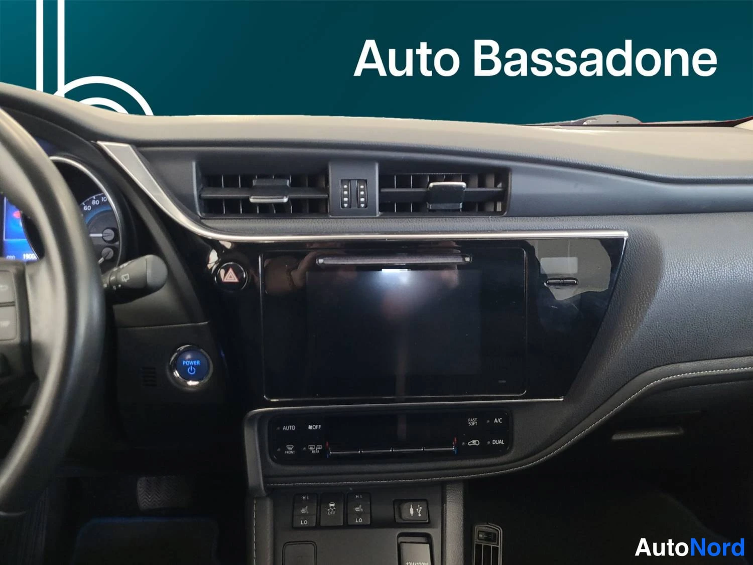 Harmaa Toyota Auris 2016, kuva 11