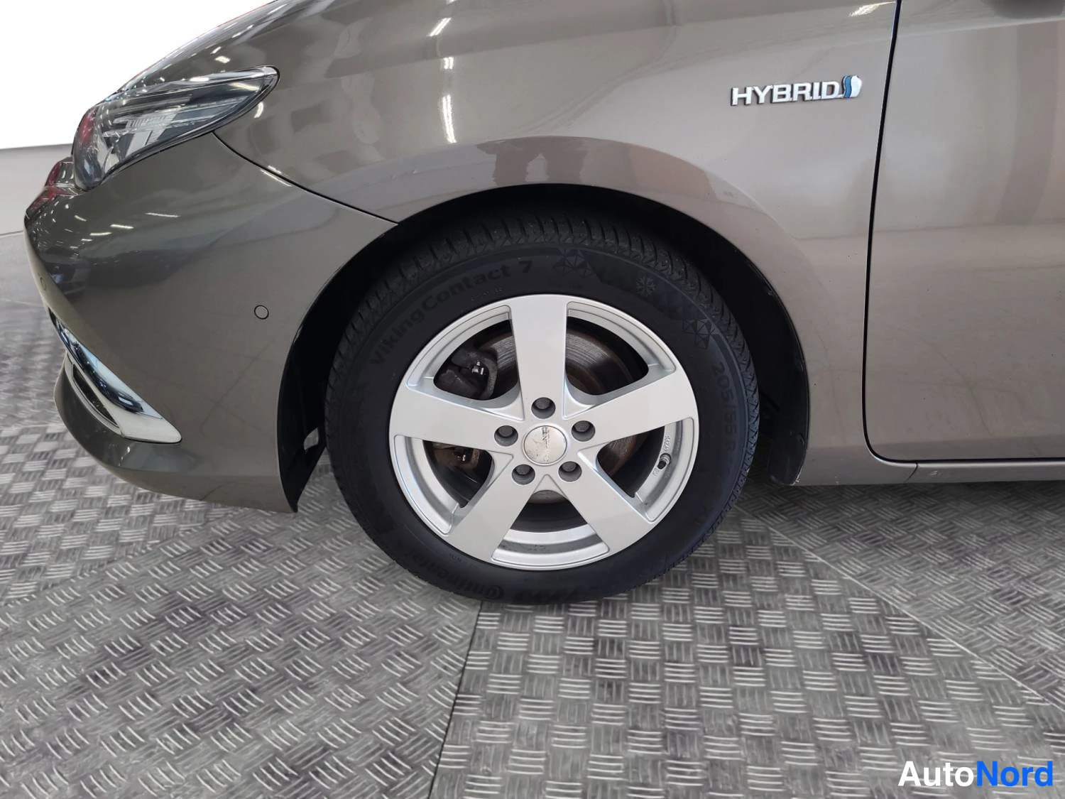 Harmaa Toyota Auris 2016, kuva 14
