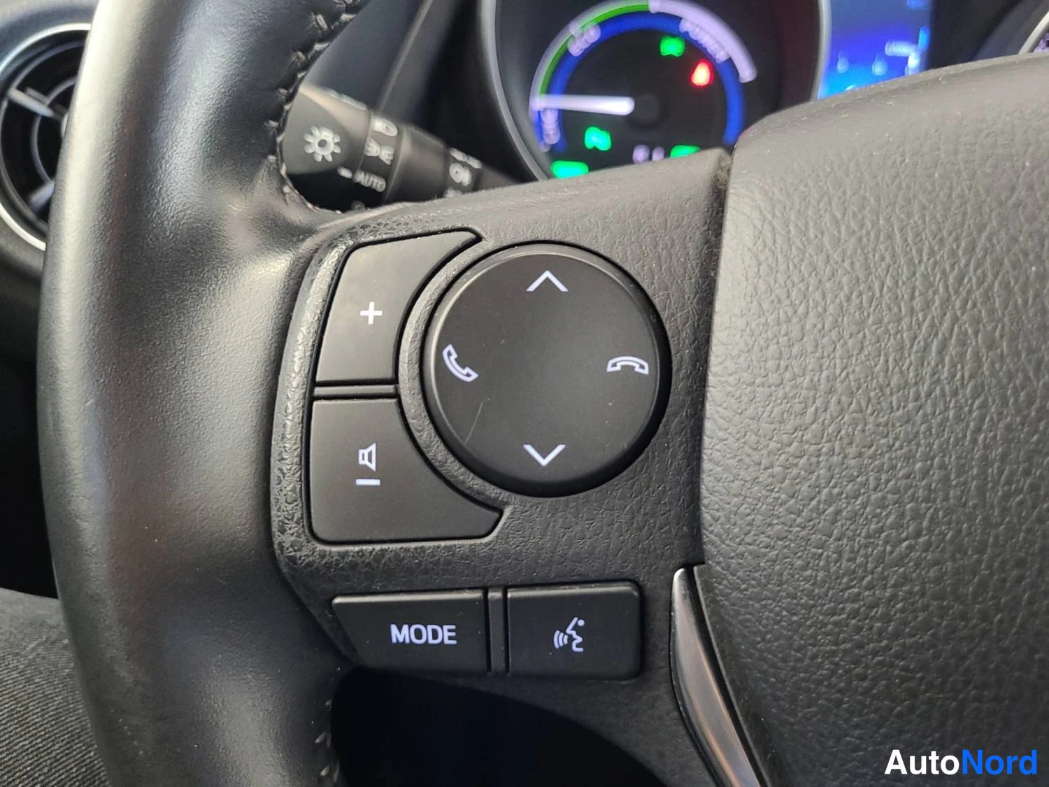 Harmaa Toyota Auris 2016, kuva 20