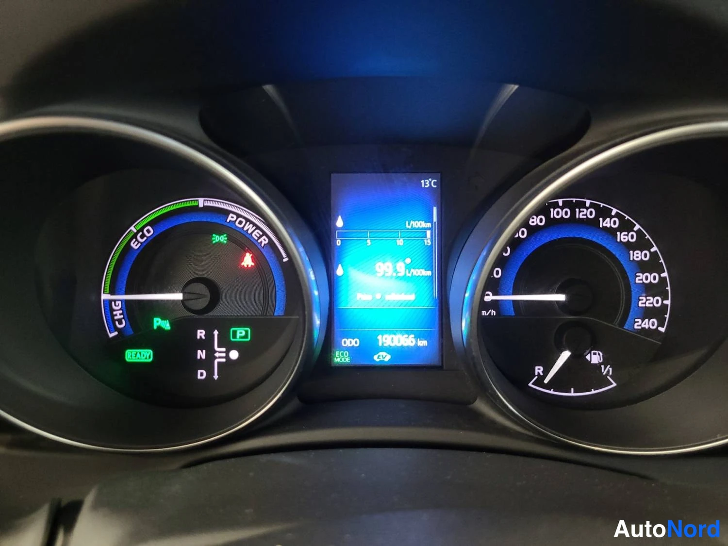 Harmaa Toyota Auris 2016, kuva 28