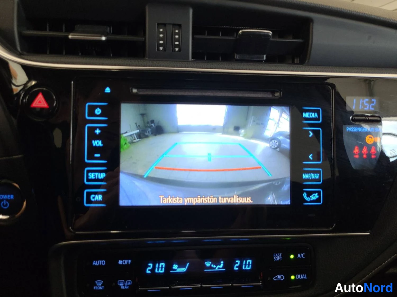 Harmaa Toyota Auris 2016, kuva 22