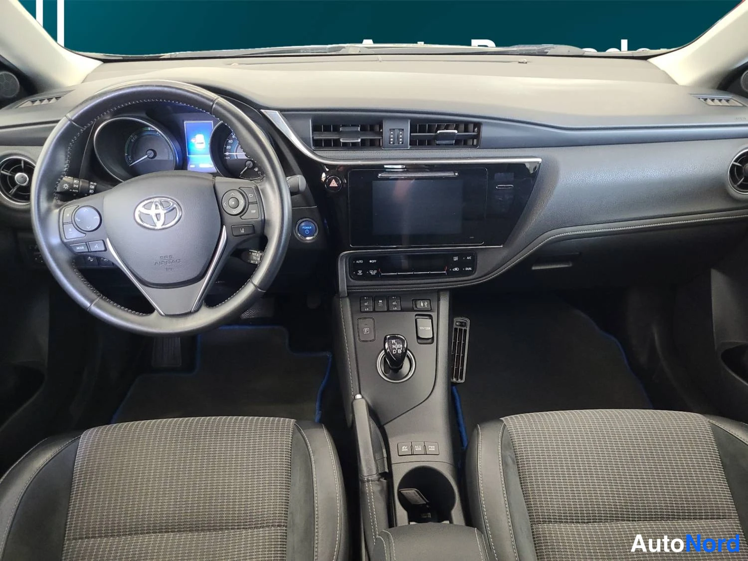 Harmaa Toyota Auris 2016, kuva 10