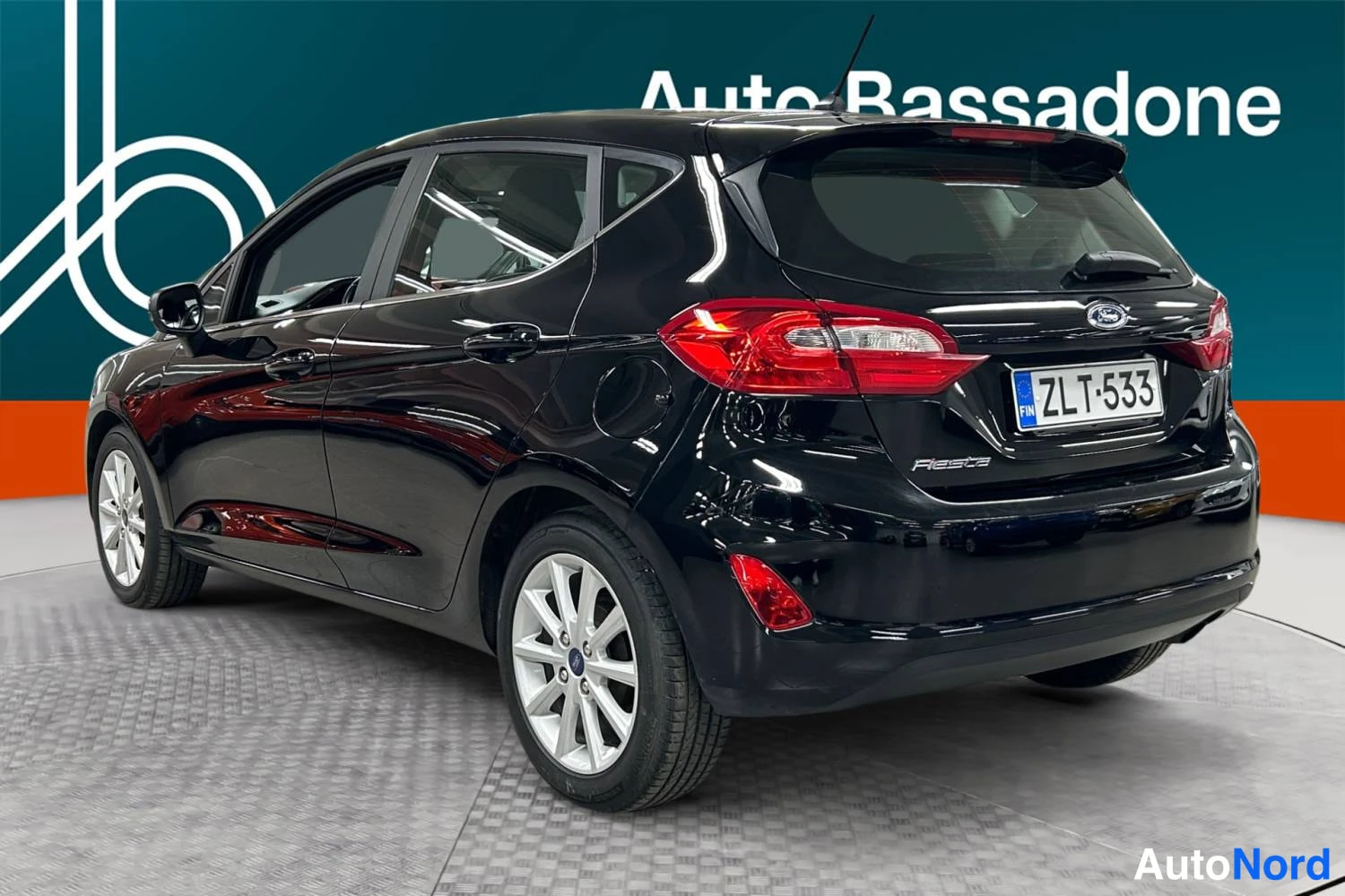 Musta Ford Fiesta 2018, takaviisto, kuva 6
