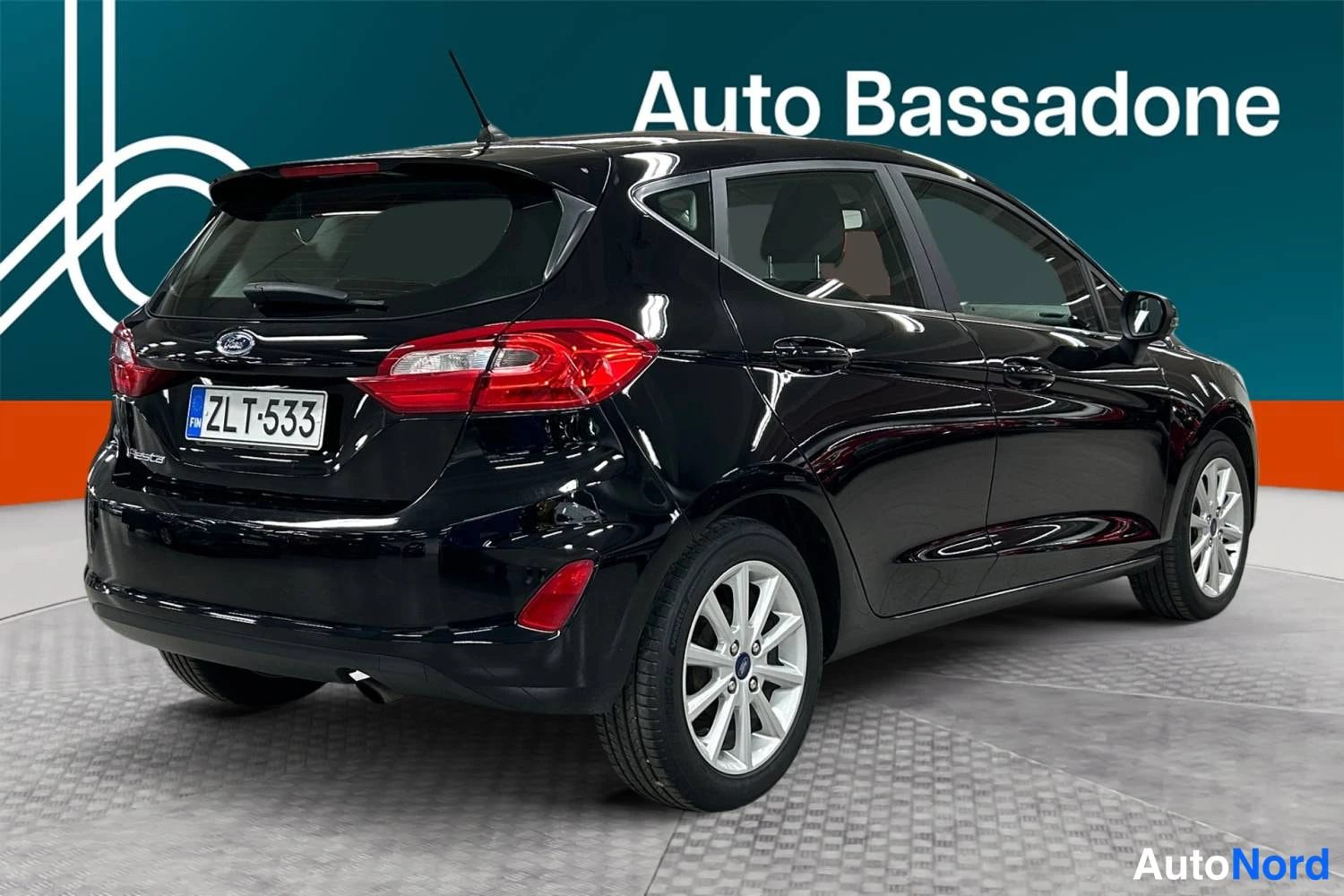 Musta Ford Fiesta 2018, takaviisto, kuva 7