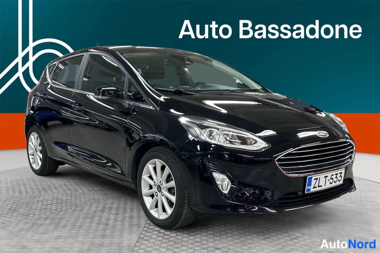 Musta Ford Fiesta 2018, etuviisto, keula oikealle, kuva 2
