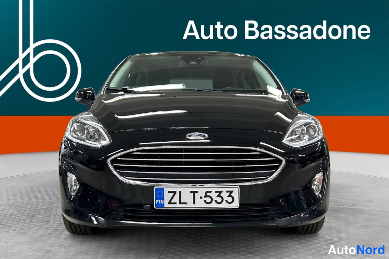 Musta Ford Fiesta 2018, edestä, kuva 3