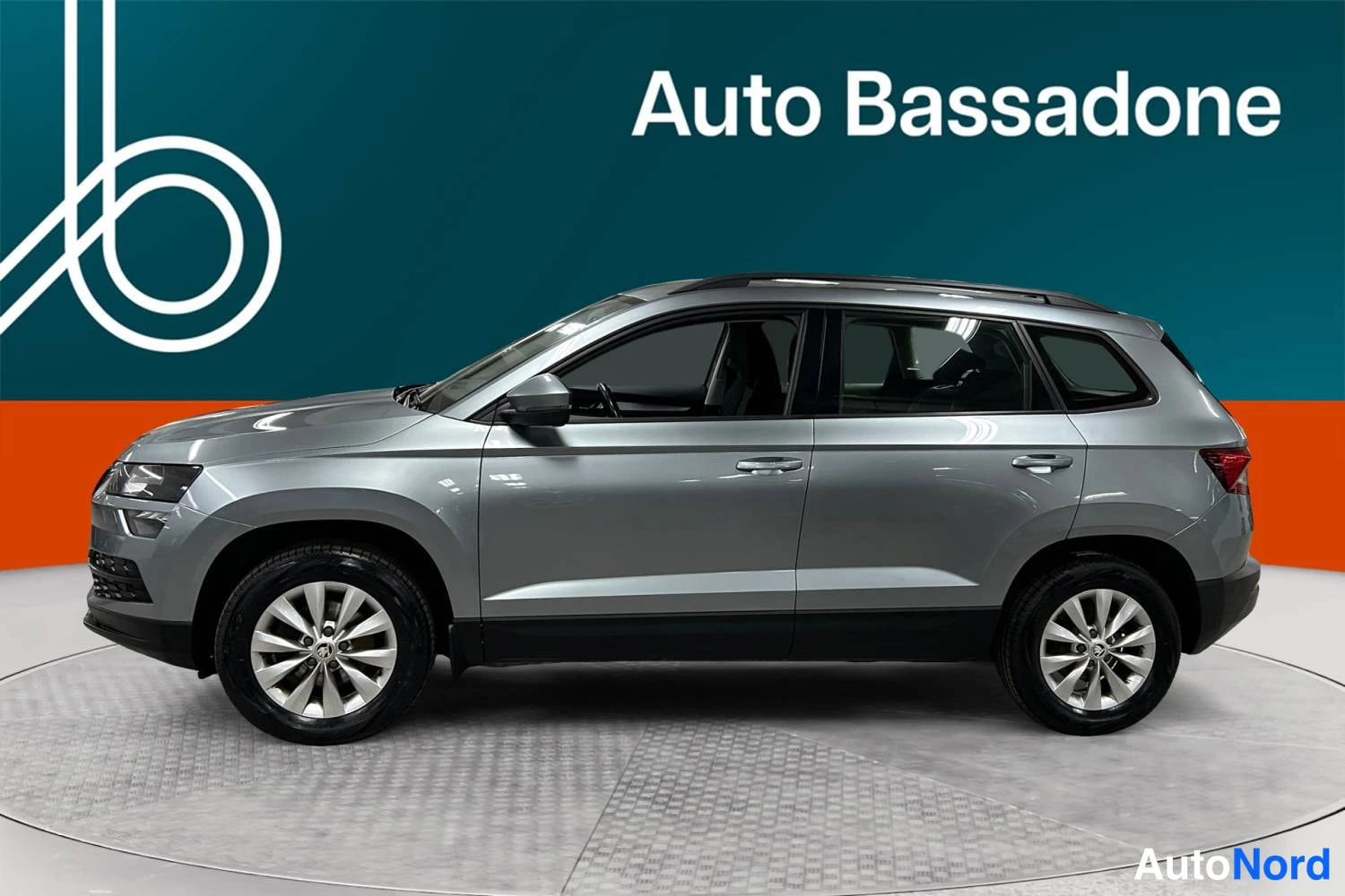 Hopea Skoda Karoq 2019, etuviisto, keula vasemmalle, kuva 2