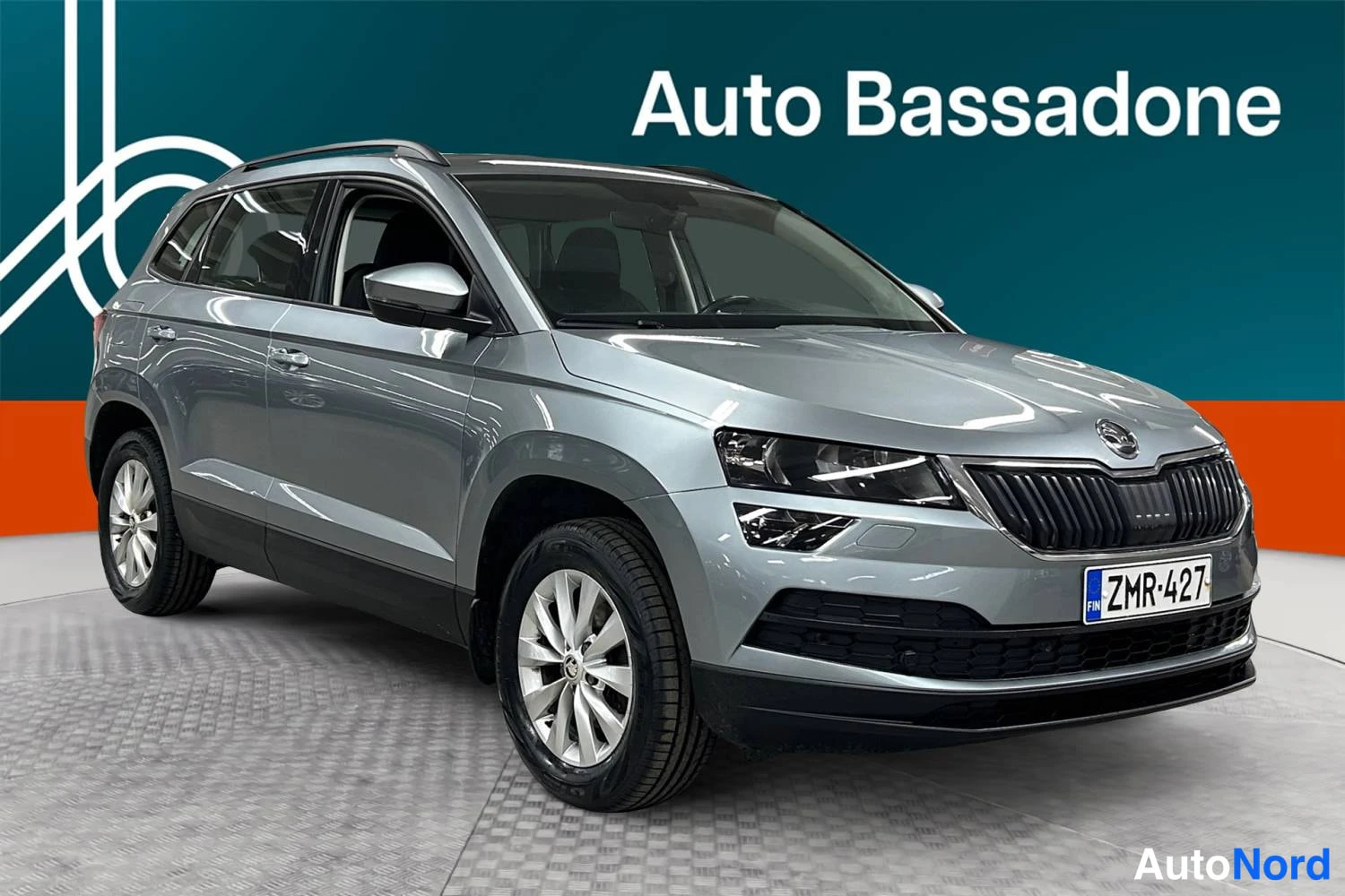 Hopea Skoda Karoq 2019, etuviisto, keula oikealle, kuva 3