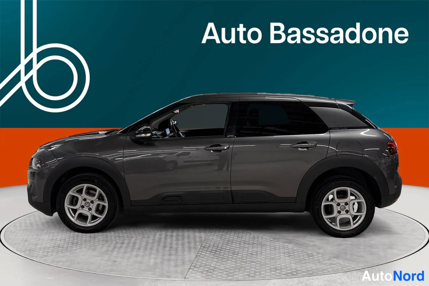 Harmaa Citroen C4 cactus 2020, sivulta, kuva 4