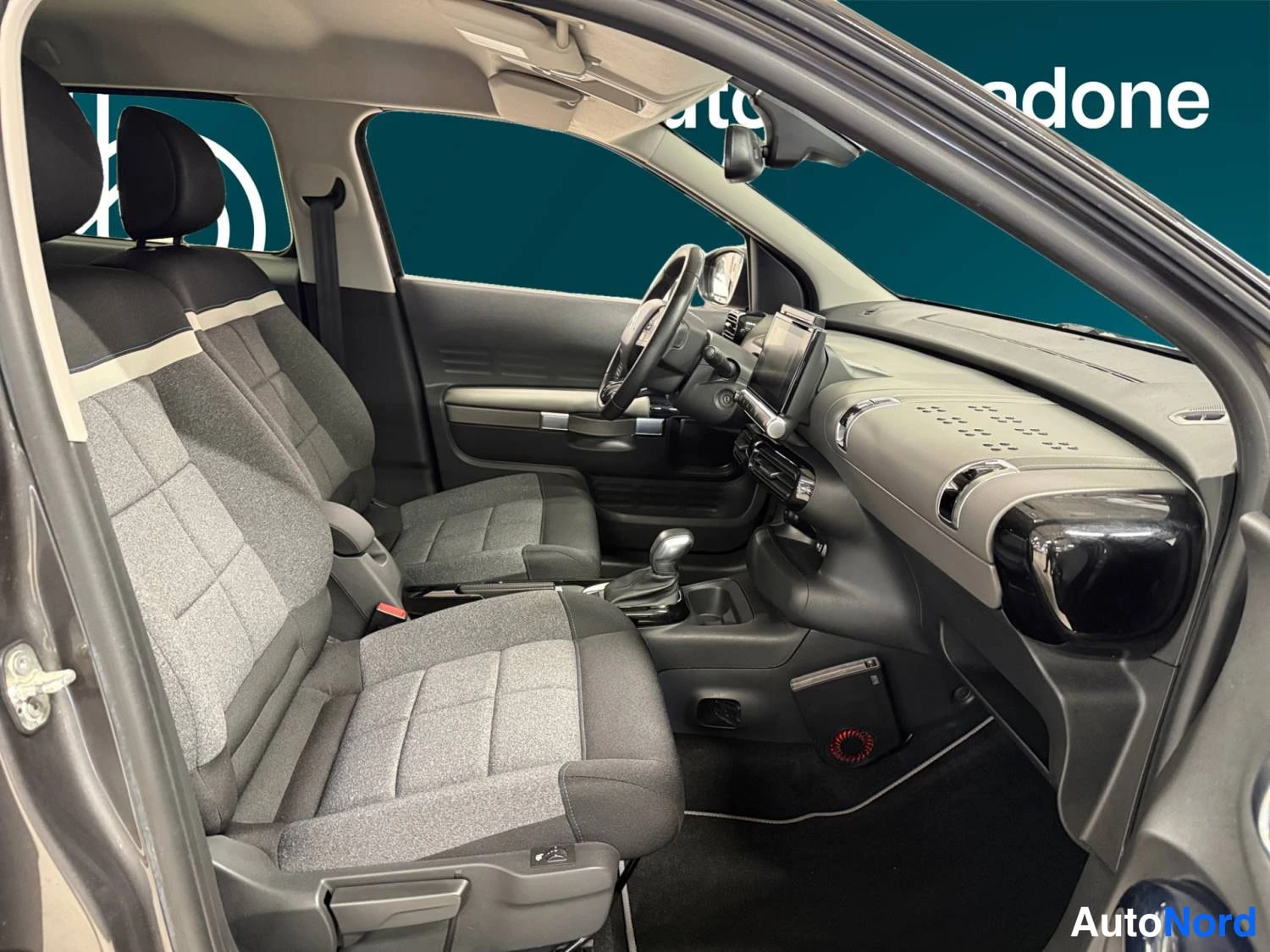 Harmaa Citroen C4 cactus 2020, kuva 16