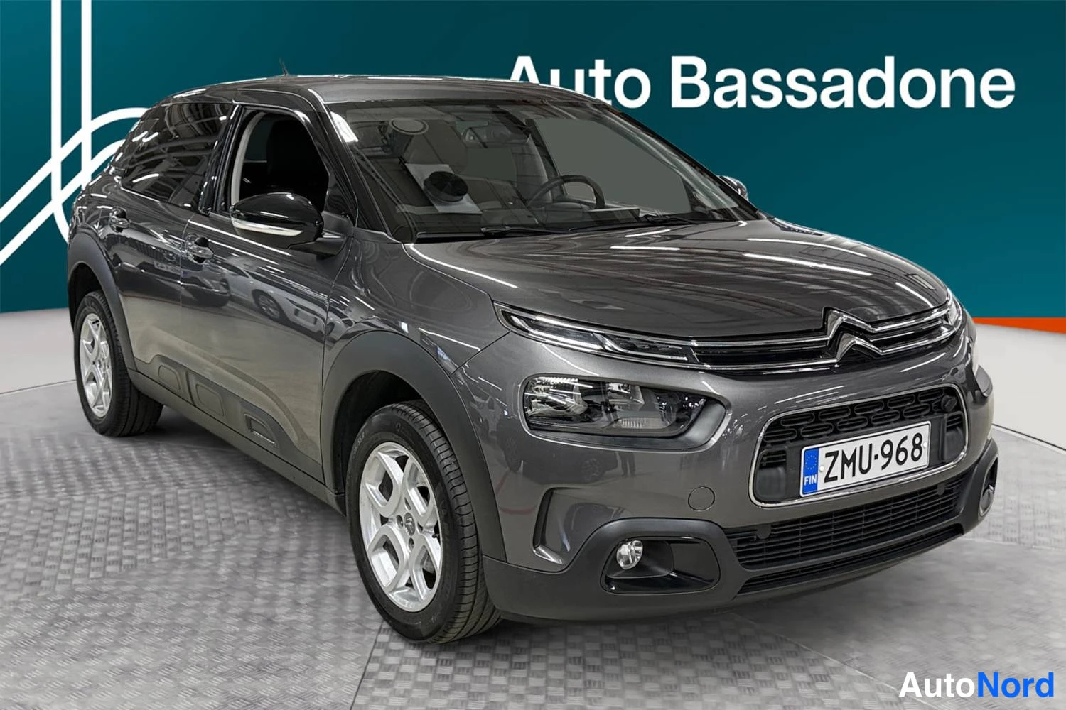 Harmaa Citroen C4 cactus 2020, etuviisto, keula oikealle, kuva 2
