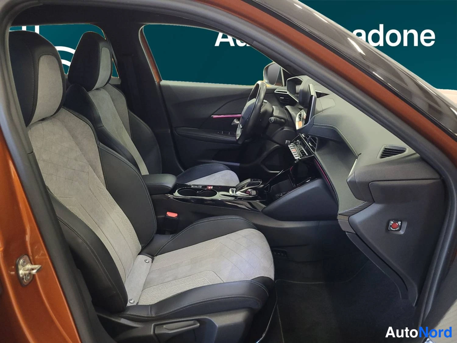 Oranssi Peugeot E-2008 2020, kuva 12