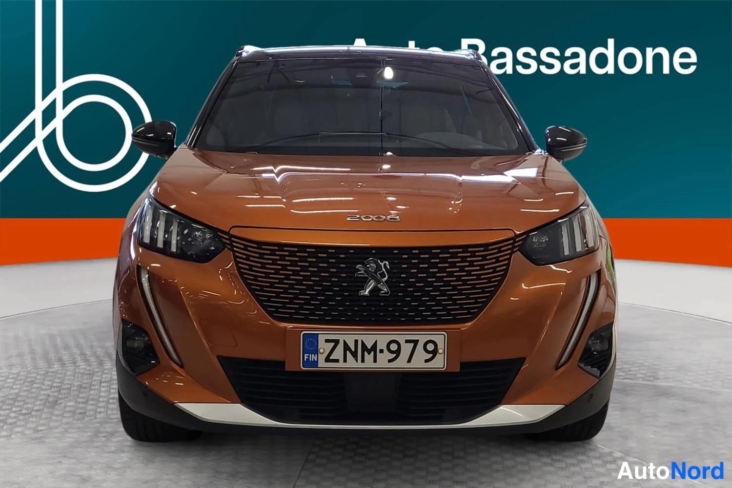 Oranssi Peugeot E-2008 2020, edestä, kuva 4
