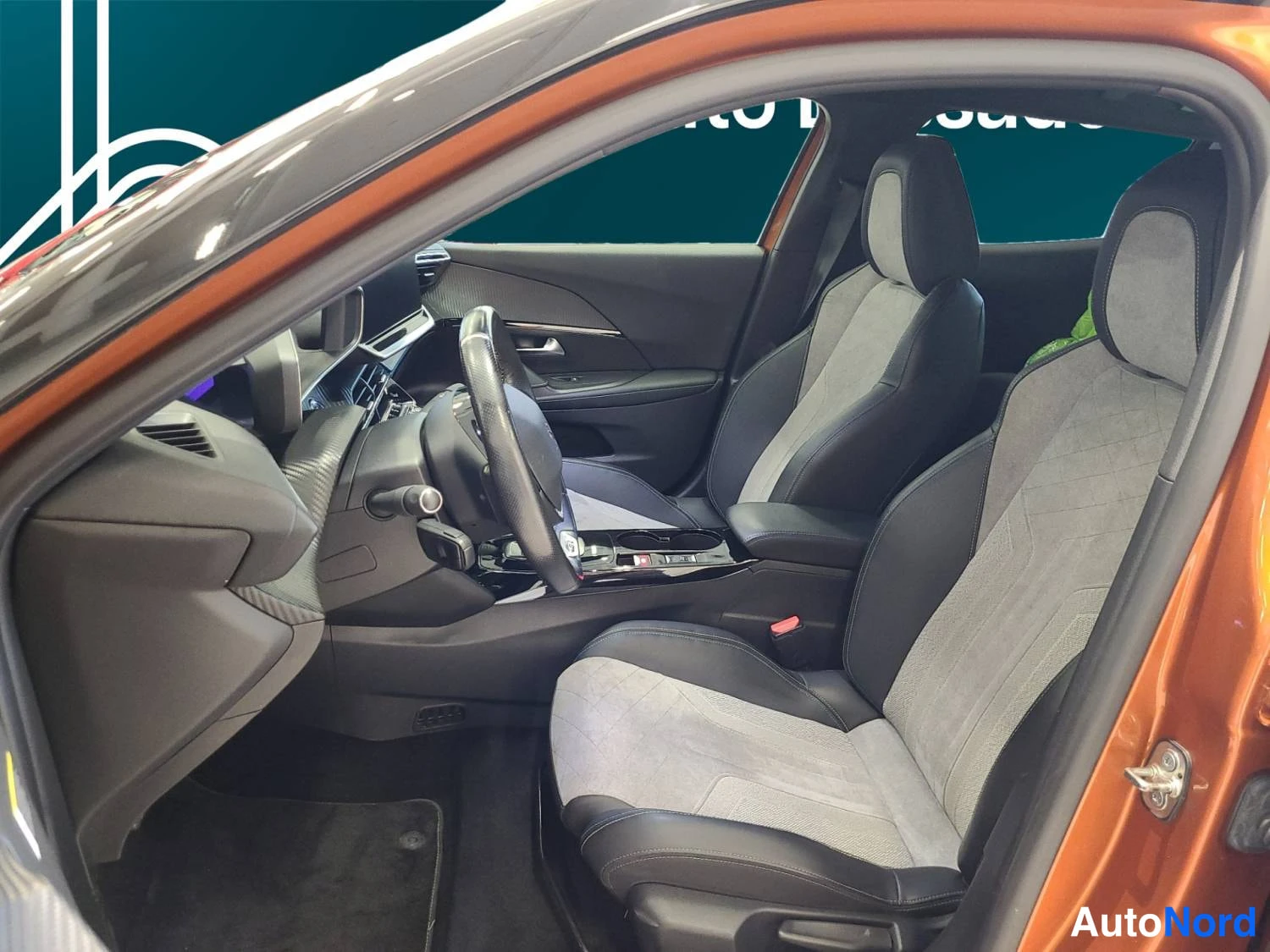 Oranssi Peugeot E-2008 2020, kuva 19