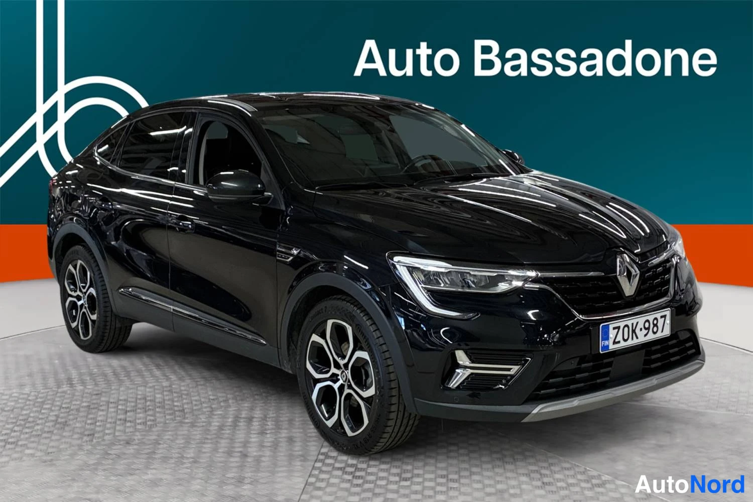 Musta Renault Arkana E-TECH 2022, etuviisto, keula oikealle, kuva 2