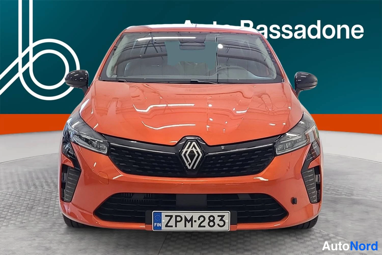 Oranssi Renault Clio 2025, edestä, kuva 4
