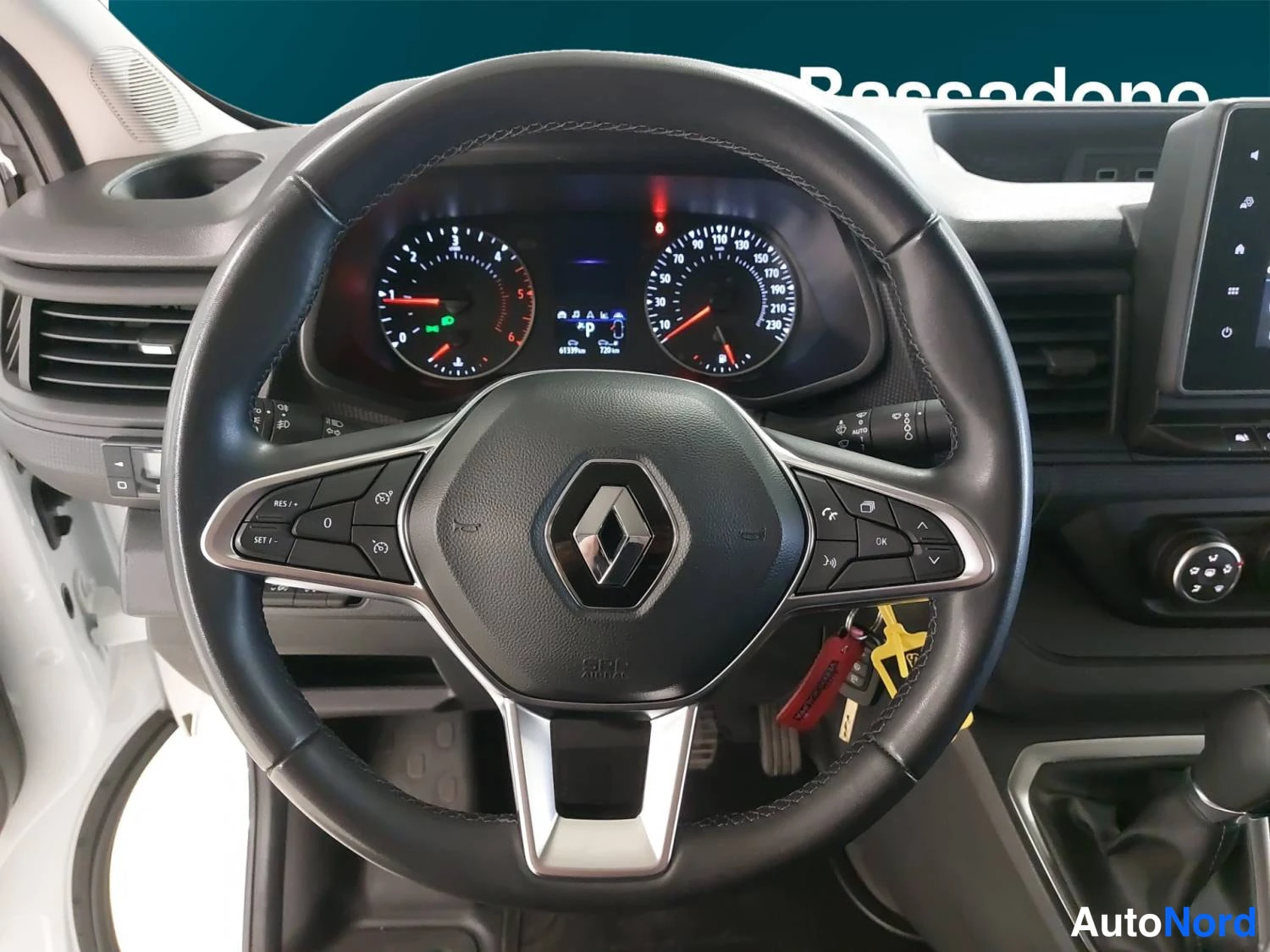 Valkoinen Renault Trafic 2024, kuva 13