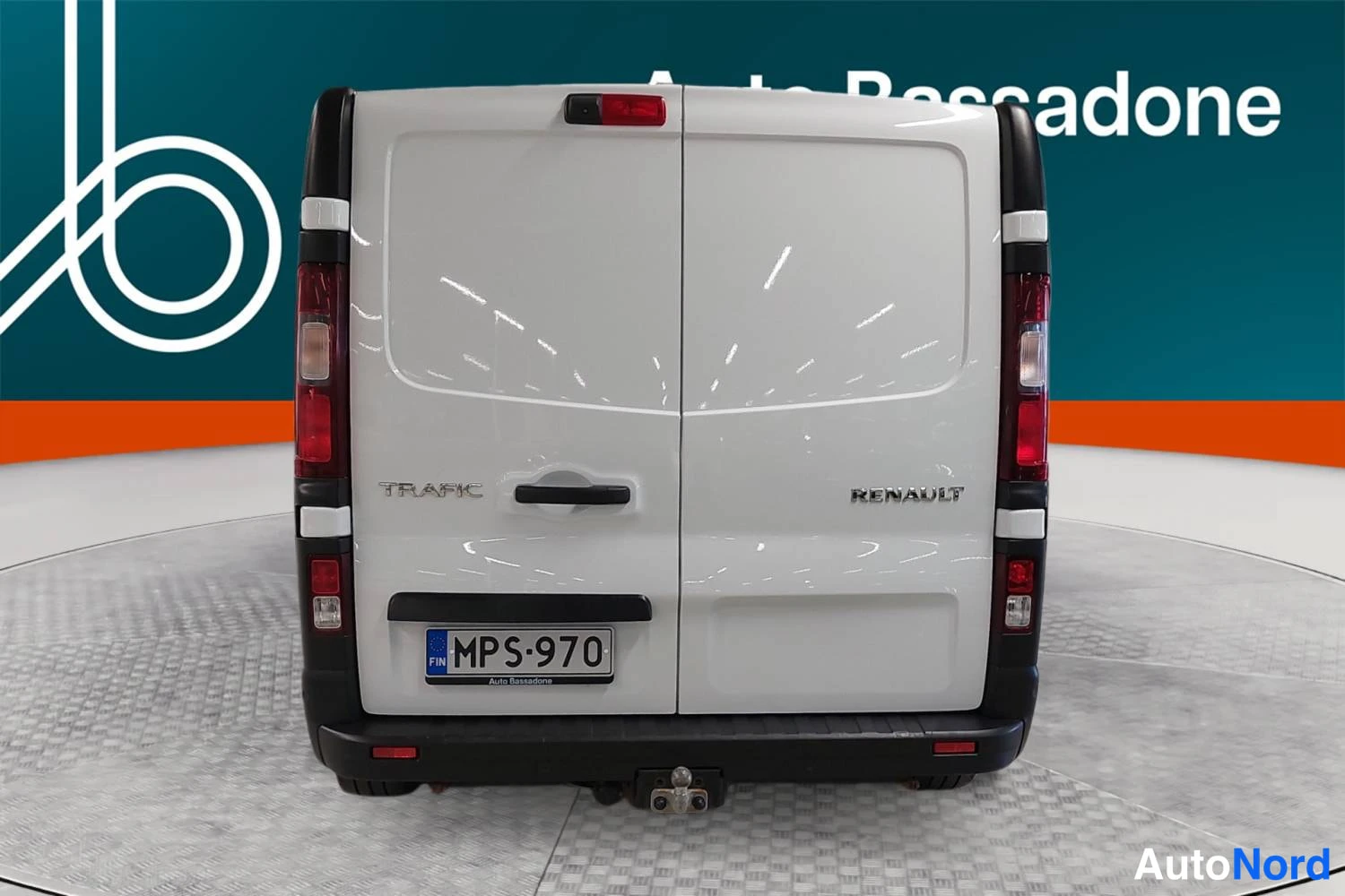 Valkoinen Renault Trafic 2024, takaa, kuva 9