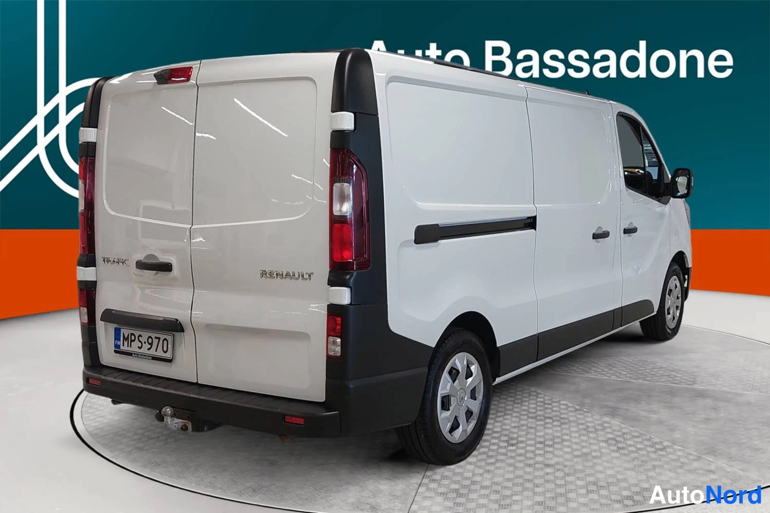 Valkoinen Renault Trafic 2024, takaviisto, kuva 7