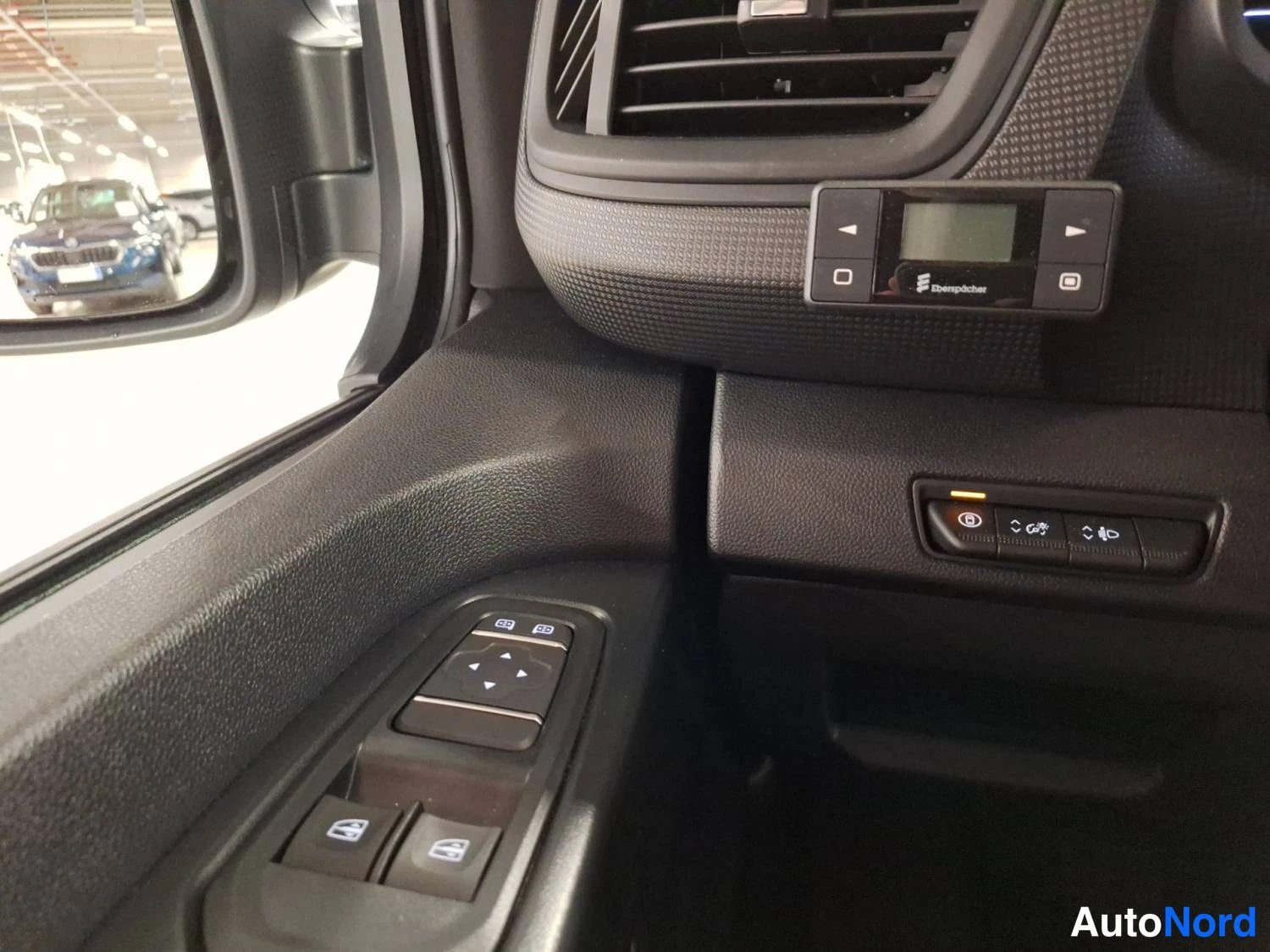 Musta Renault Trafic 2026, yksityiskohta, kuva 19
