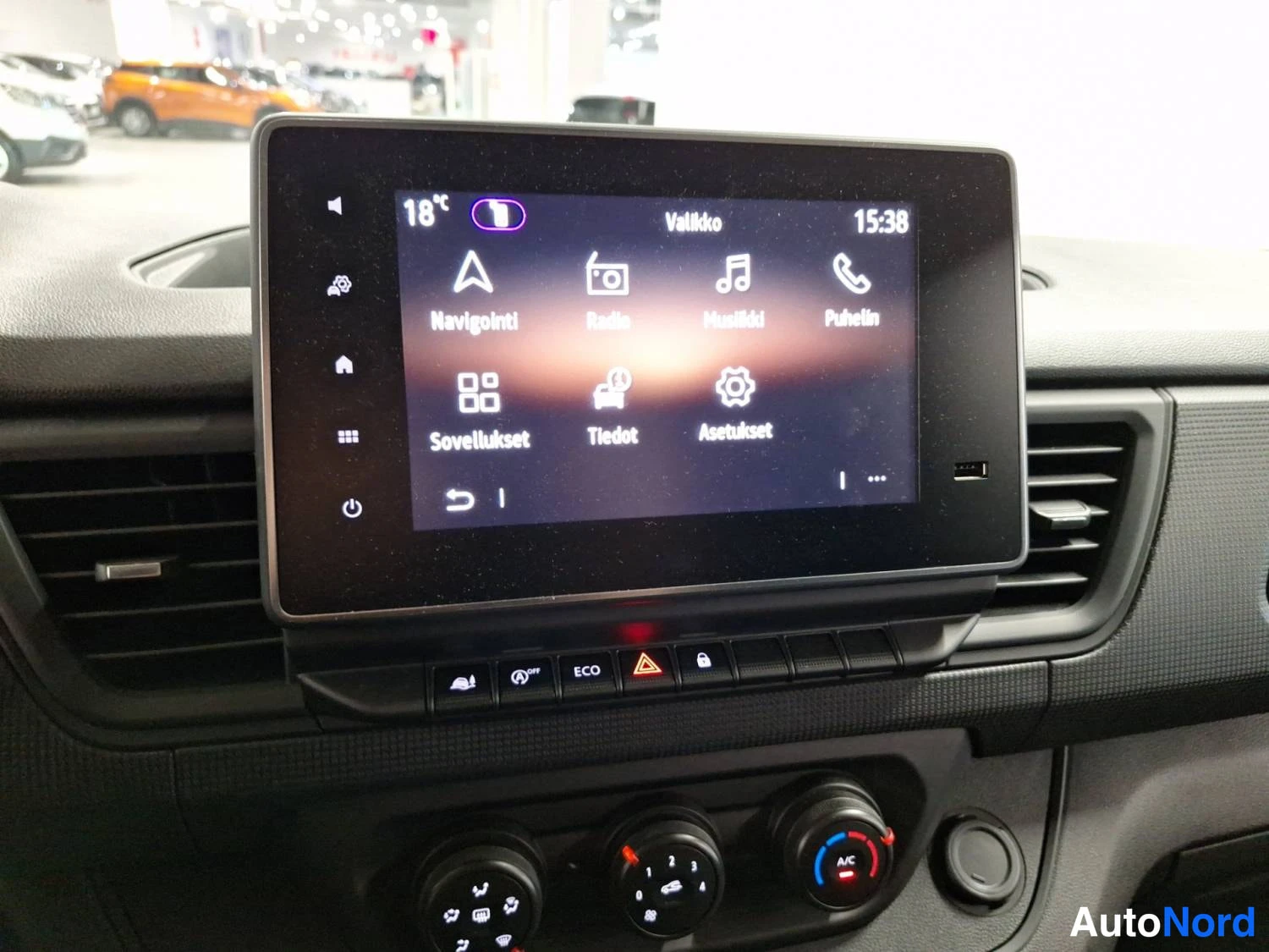 Musta Renault Trafic 2026, yksityiskohta, kuva 23