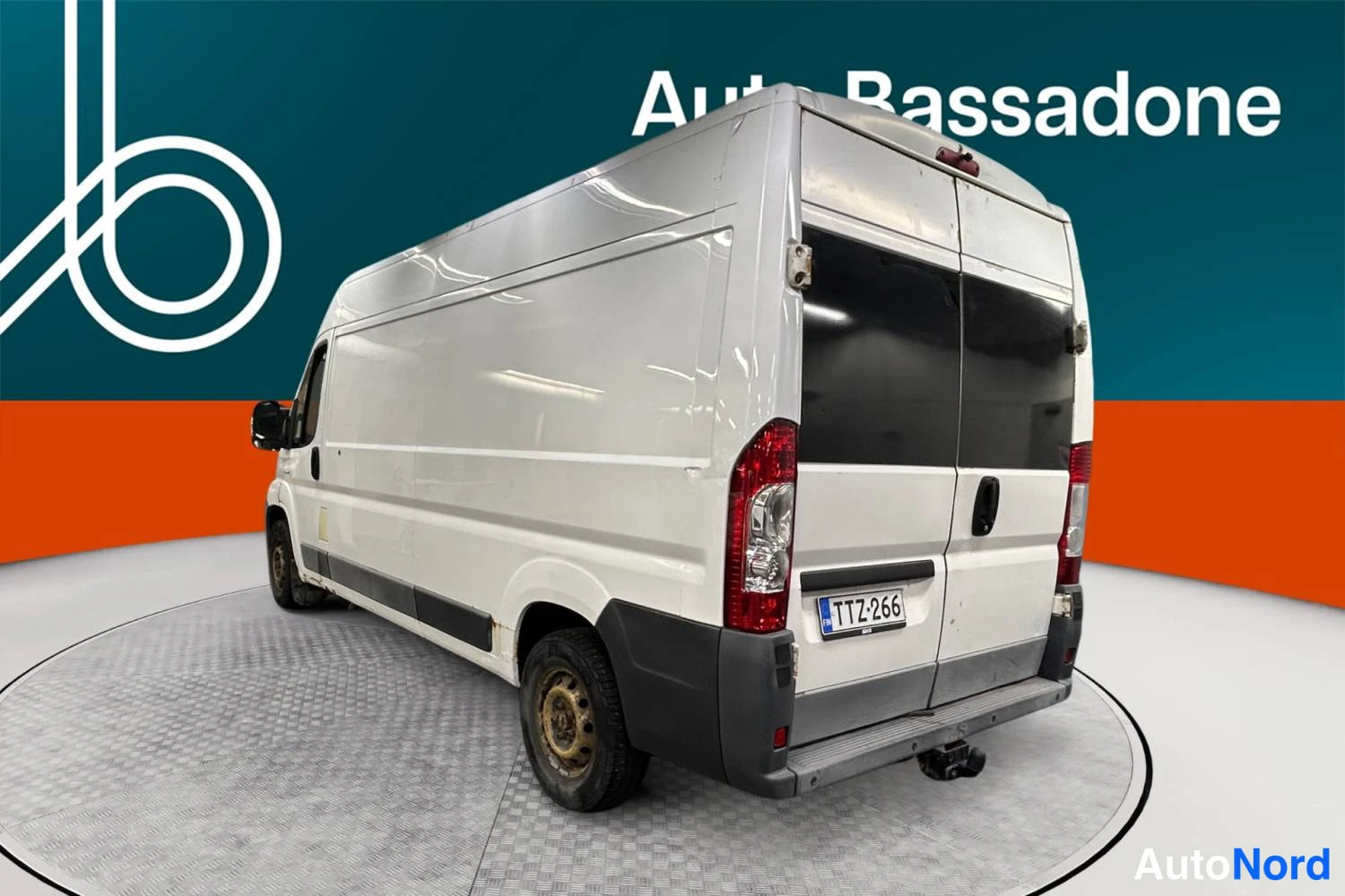 Valkoinen Citroen Jumper 2010, takaviisto, kuva 6