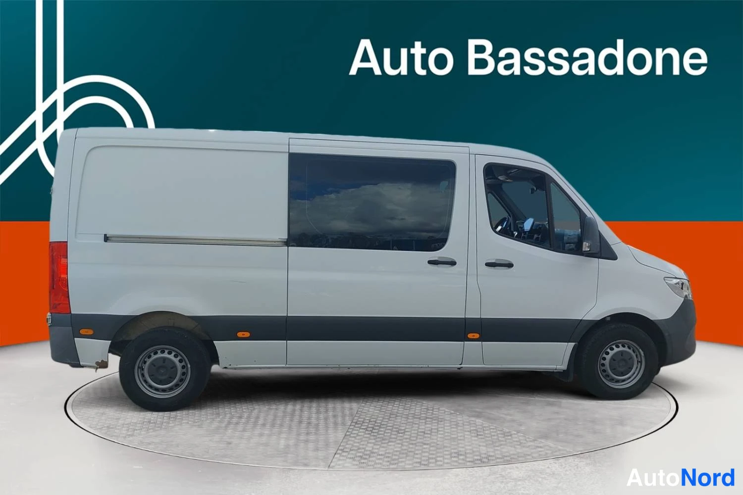 Valkoinen Mercedes-Benz Sprinter 314 CDI 2018, sivulta, kuva 3