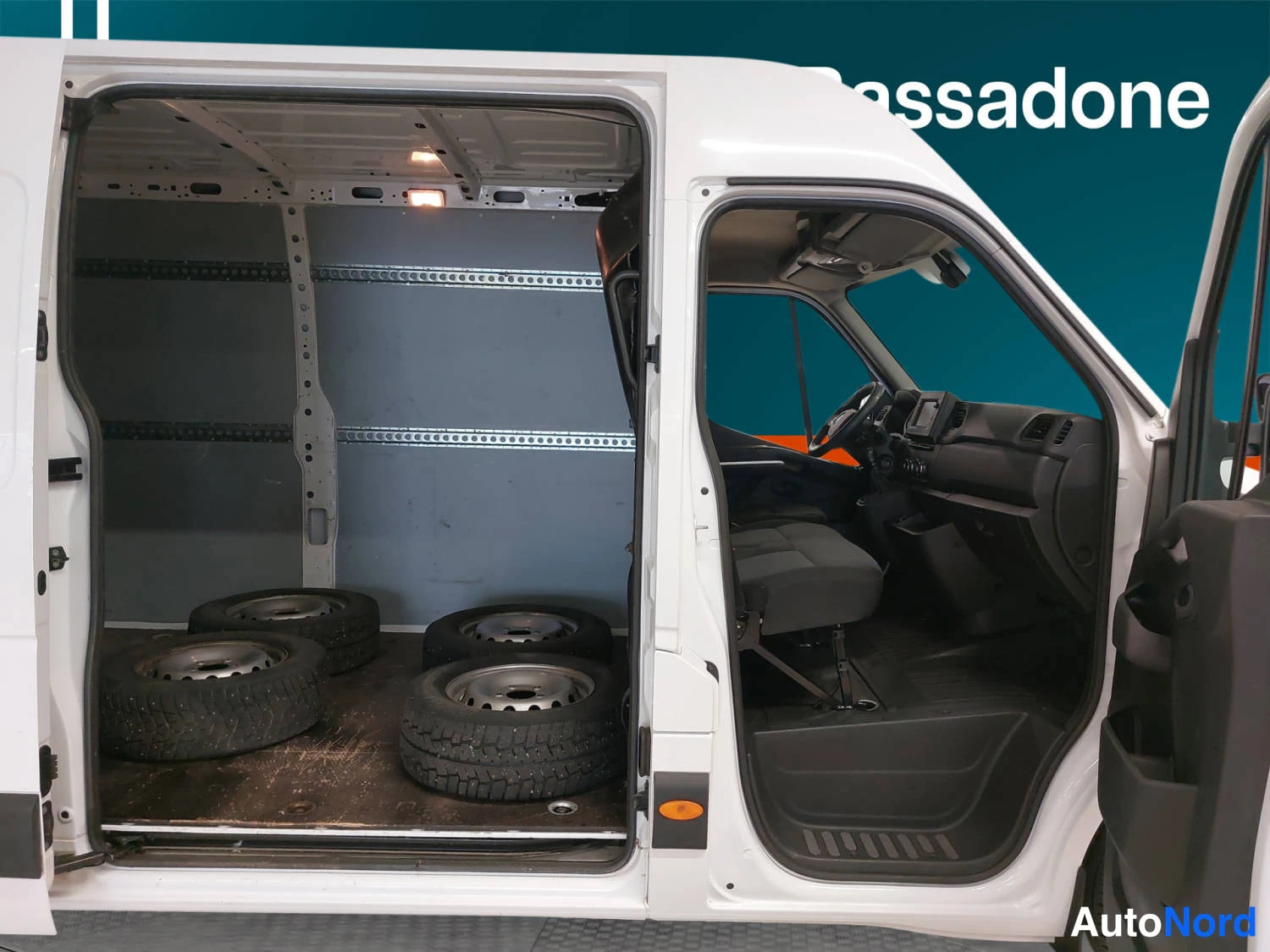 Valkoinen Renault Master 2022, kuva 16