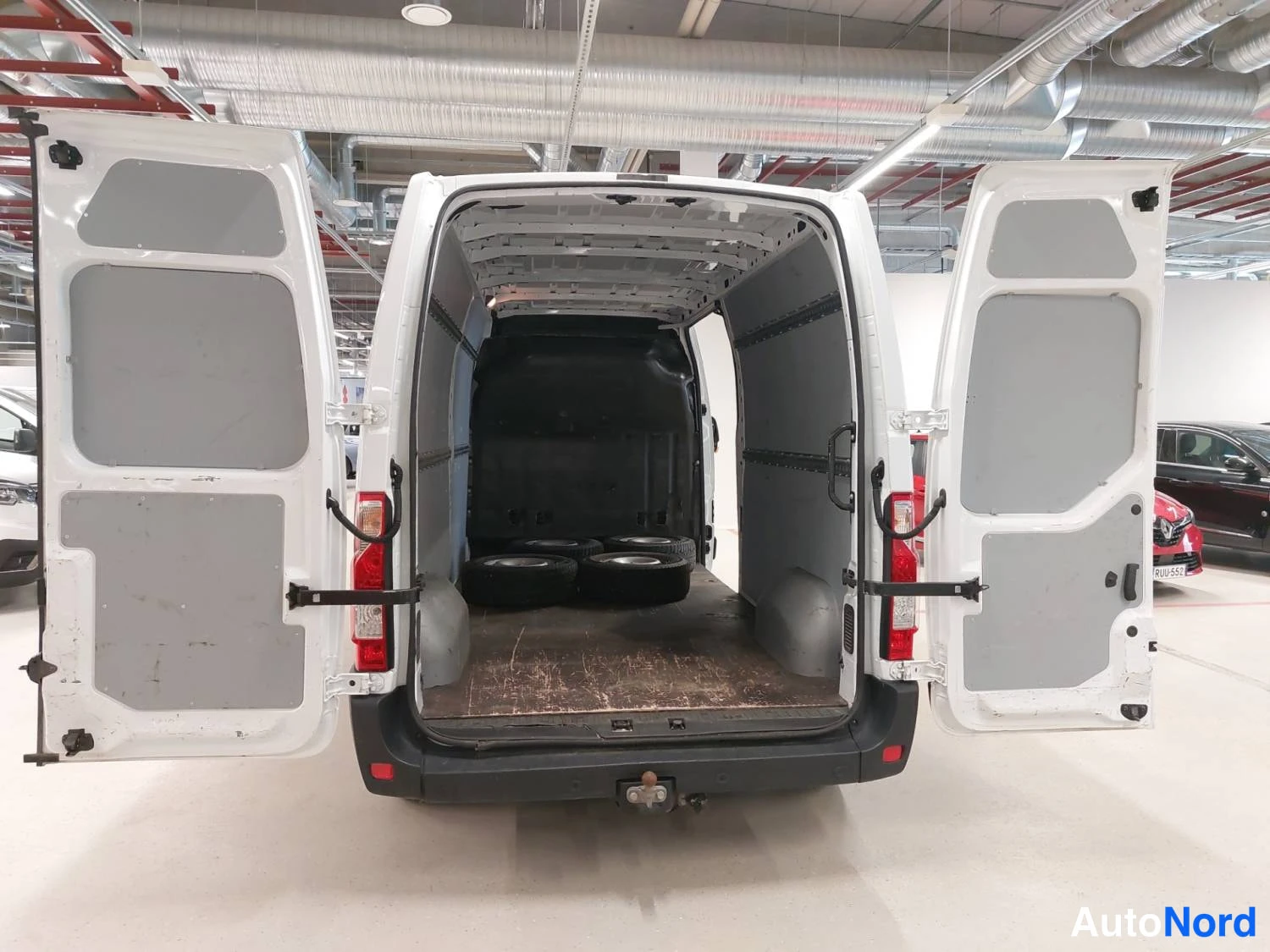 Valkoinen Renault Master 2022, takaa, kuva 8