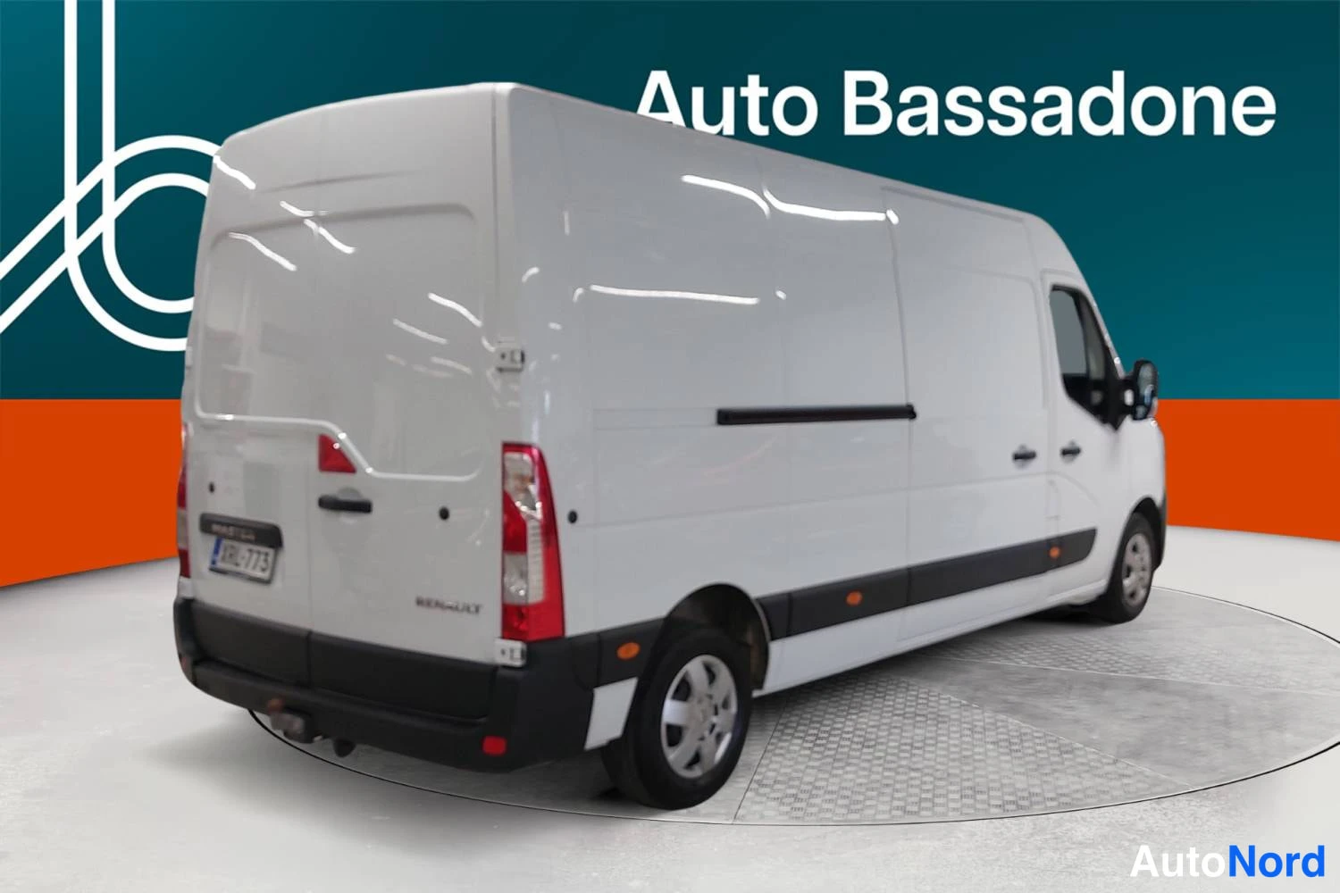 Valkoinen Renault Master 2022, takaviisto, kuva 6