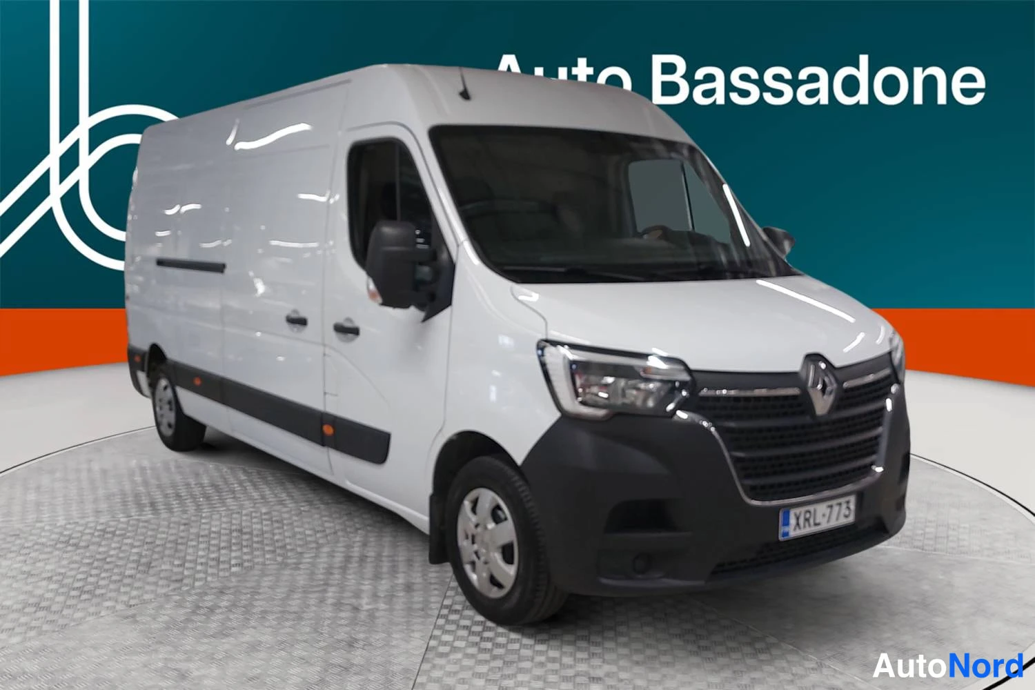 Valkoinen Renault Master 2022, etuviisto, keula oikealle, kuva 2